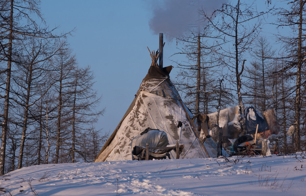 Карта Западной Сибири с обозначением традиционных территорий хантов, манси и ненцев